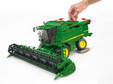 Bruder: John Deere Combine Harvester T670i