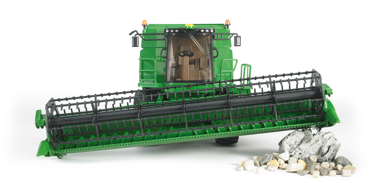 Bruder: John Deere Combine Harvester T670i
