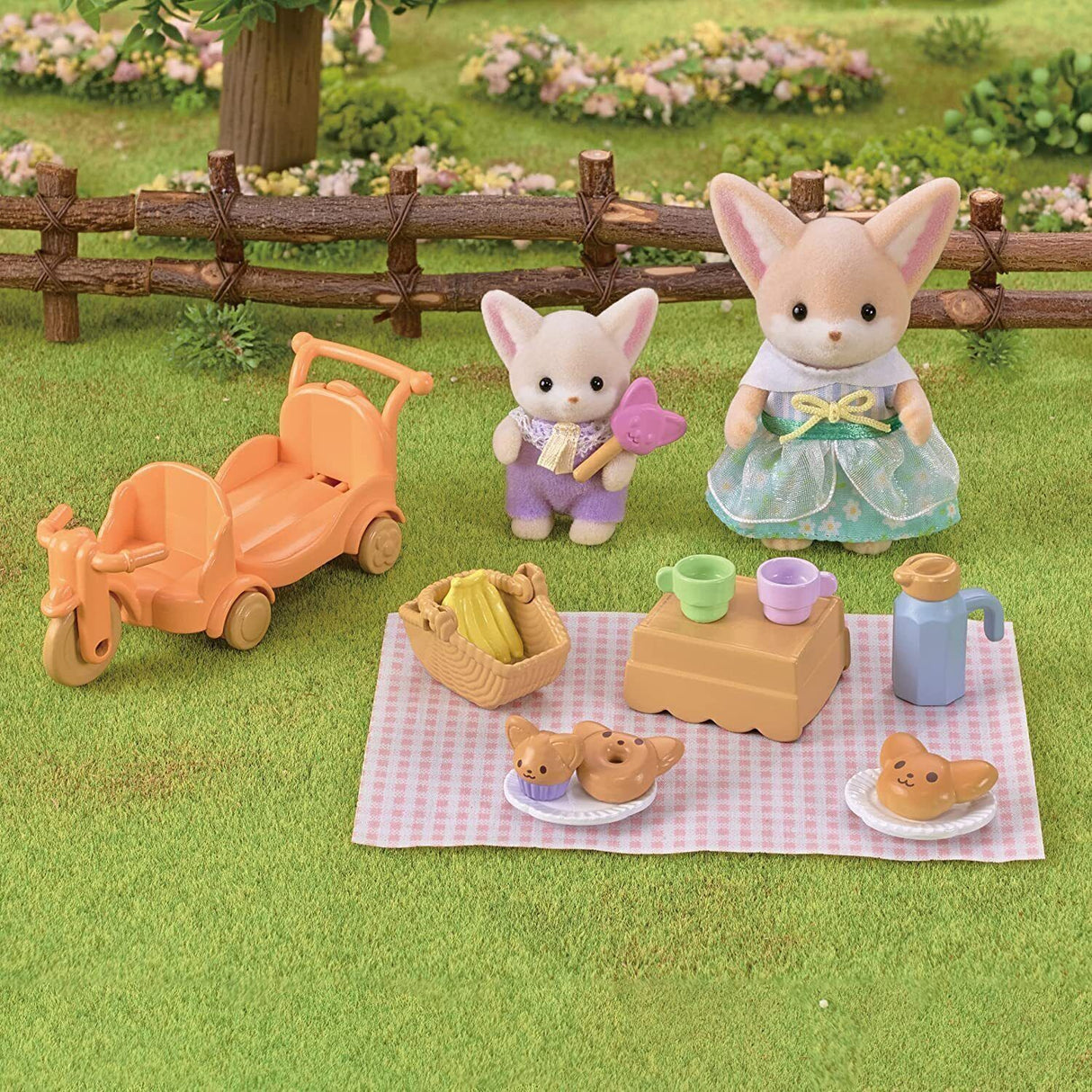 Sylvanian Families: Sunny Picnic Set - Fennex Fox Sister & Baby