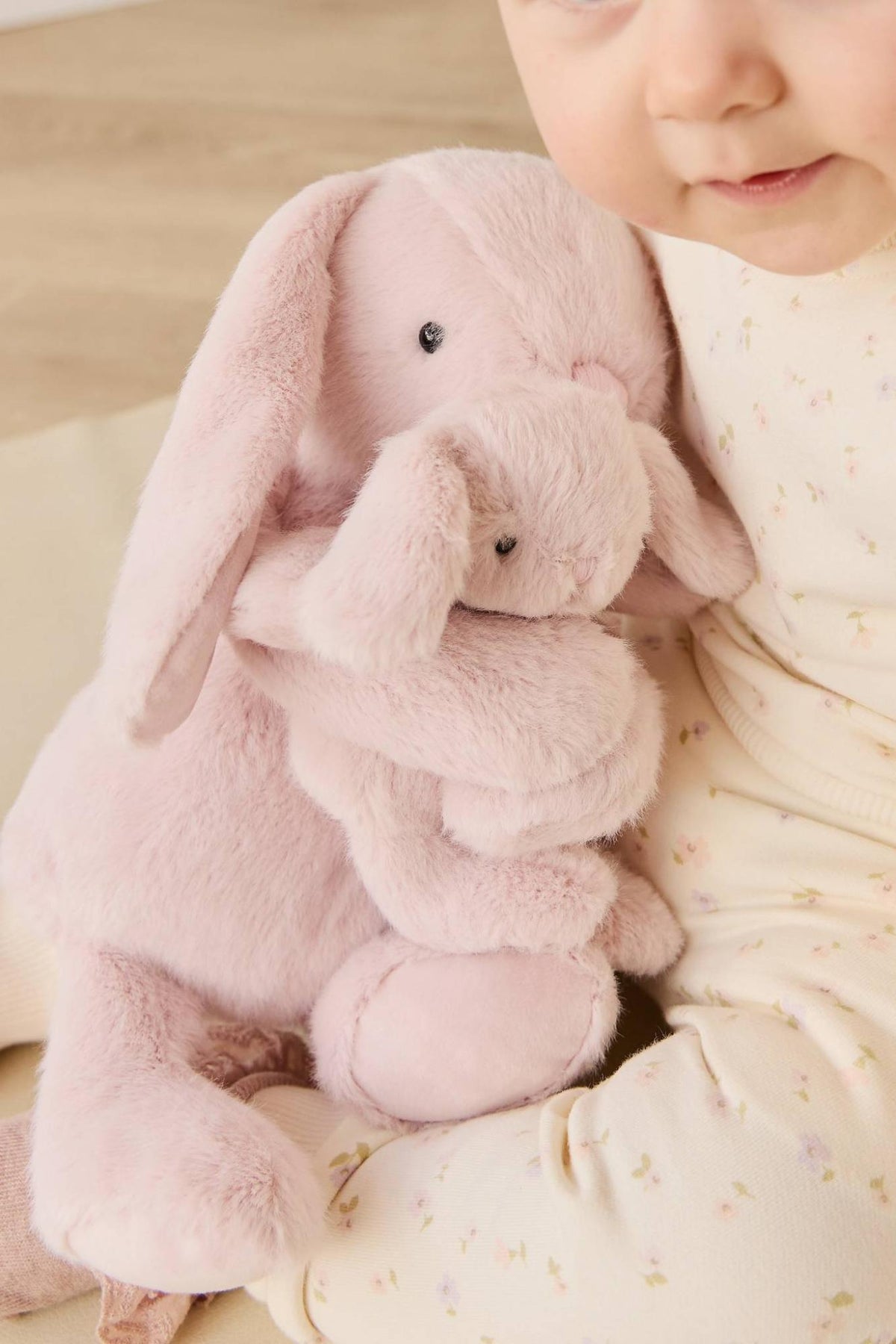 Snuggle Bunnies Frankie the Hugging Bunny - Blossom (30cm)